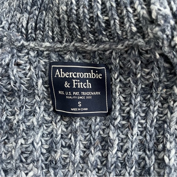 Abercrombie & Fitch Sweater Size S - Picture 2 of 3